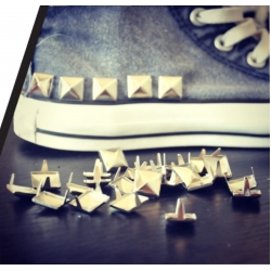 BORCHIE METALLO PER ABITI, ACCESSORI E CALZATURE PIRAMIDE - MM/15 PEZZI 100